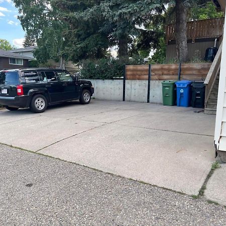 Cozy Basement Suite-溫馨小屋 Designated Parking Calgary Exterior photo