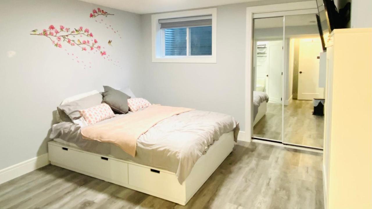 Cozy Basement Suite-溫馨小屋 Designated Parking Calgary Exterior photo