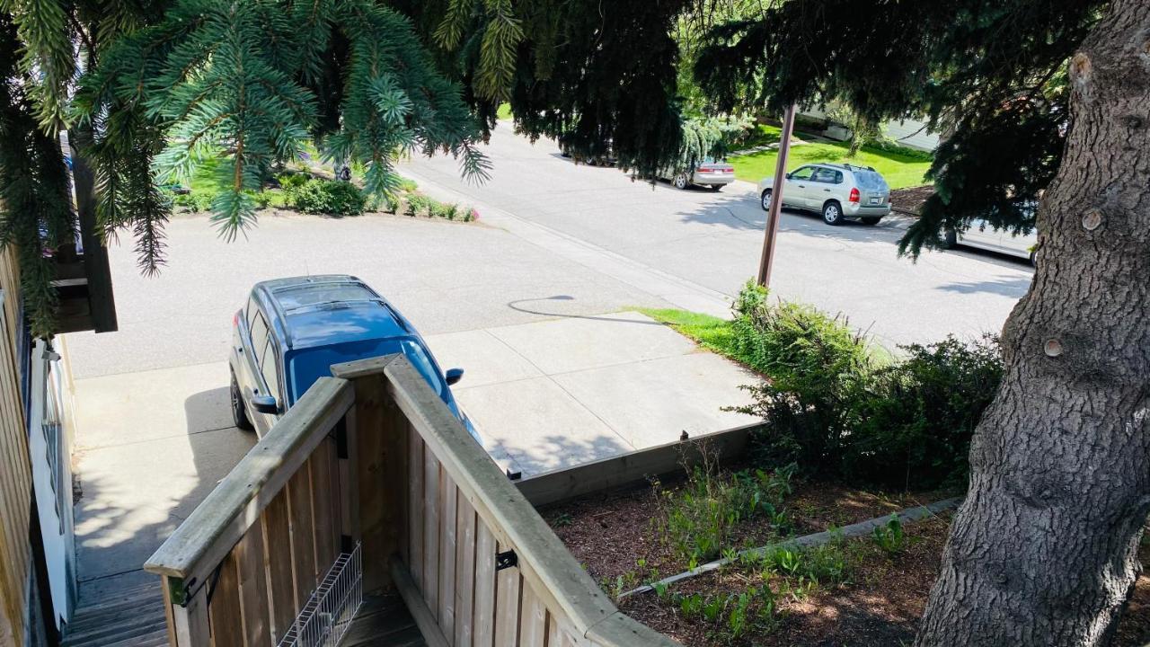 Cozy Basement Suite-溫馨小屋 Designated Parking Calgary Exterior photo