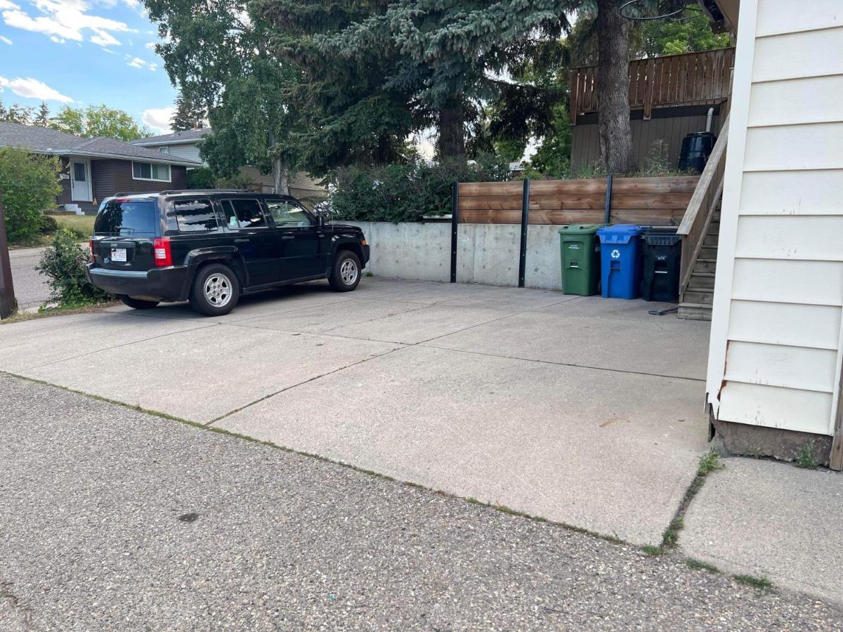 Cozy Basement Suite-溫馨小屋 Designated Parking Calgary Exterior photo