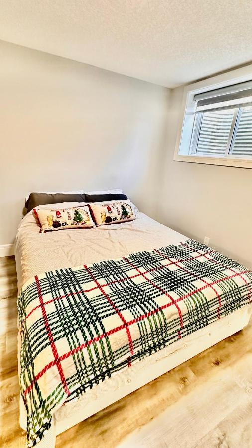 Cozy Basement Suite-溫馨小屋 Designated Parking Calgary Exterior photo